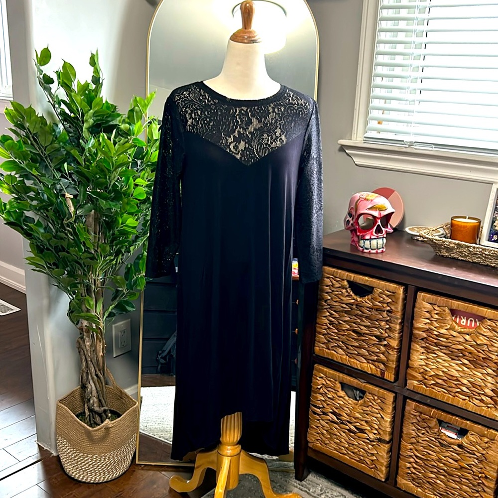 BCBGMAXAZRIA Black High-Low Lace Long Sleeve Dress | Size Medium